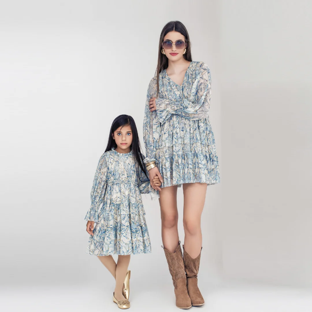 Детска мрежеста рокля с принт