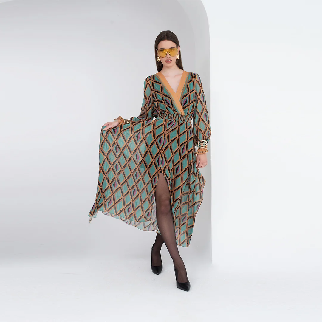 Дълга рокля с прихлупване