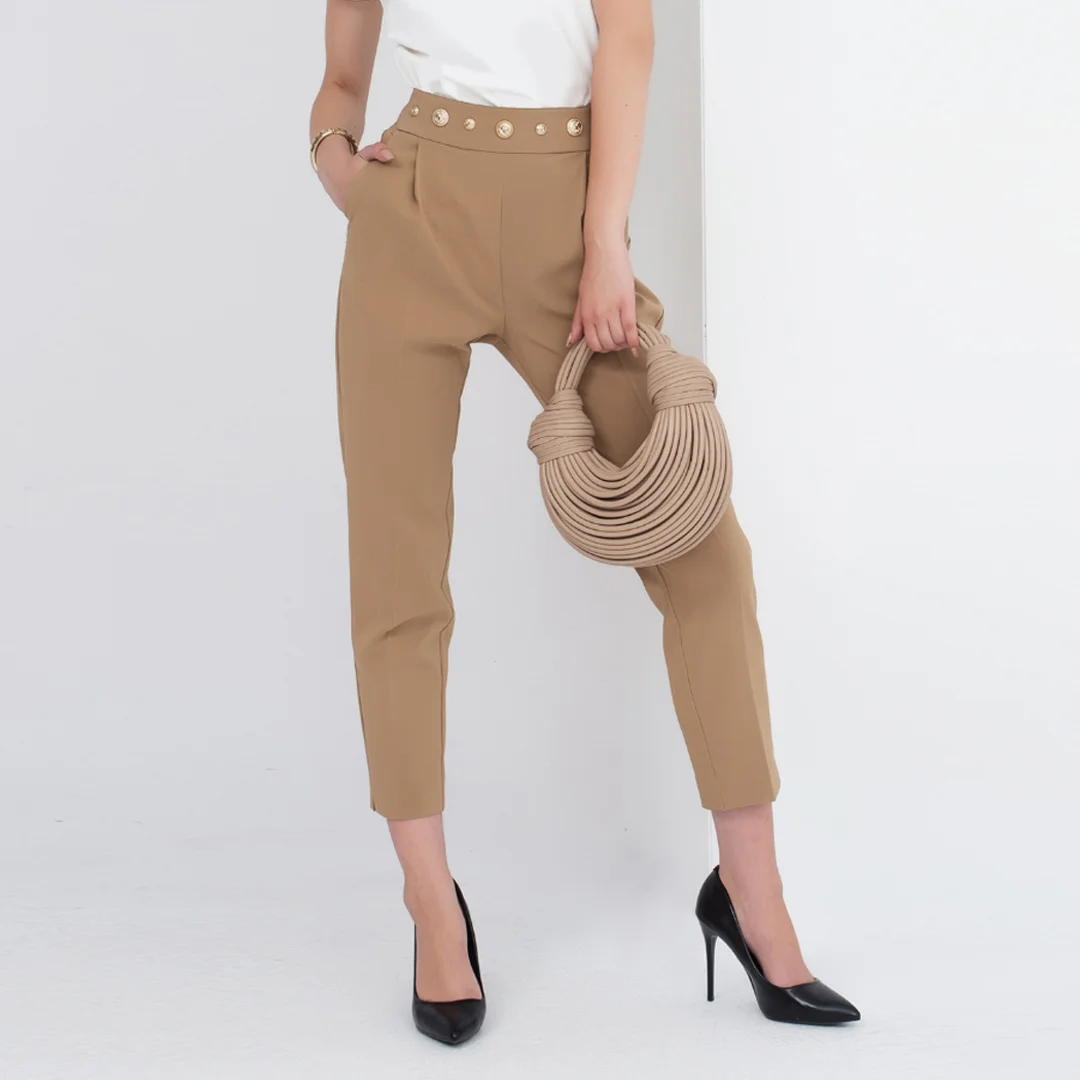 Елегантен панталон с капси