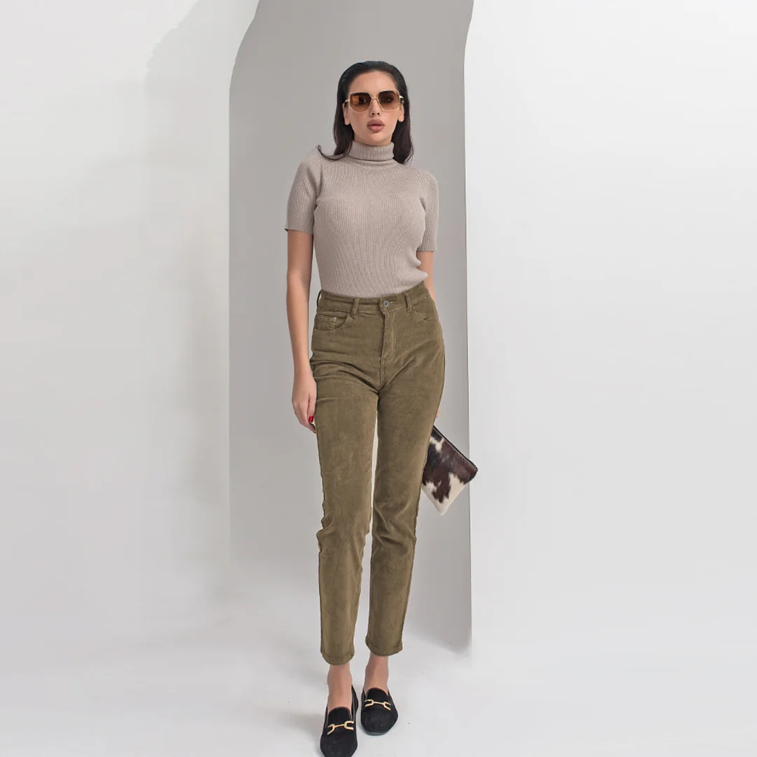 Прав панталон от рипсено кадифе