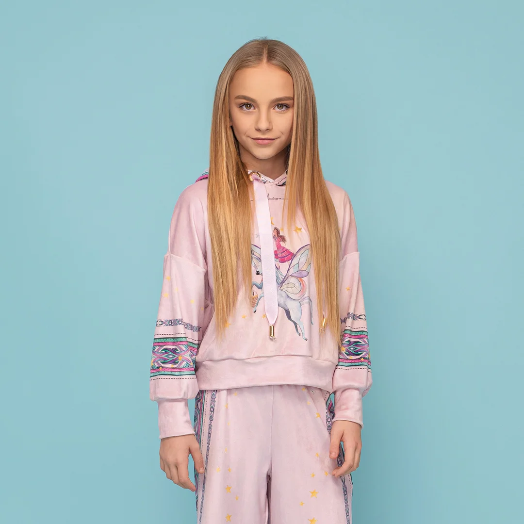 Детски суитшърт от кадифе с качулка и връзки - Junona Детски суитшърт от кадифе с качулка и връзки