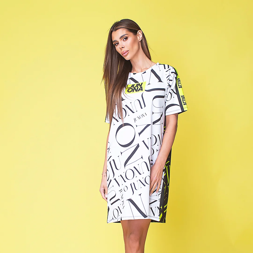 Рокля с контрастен принт