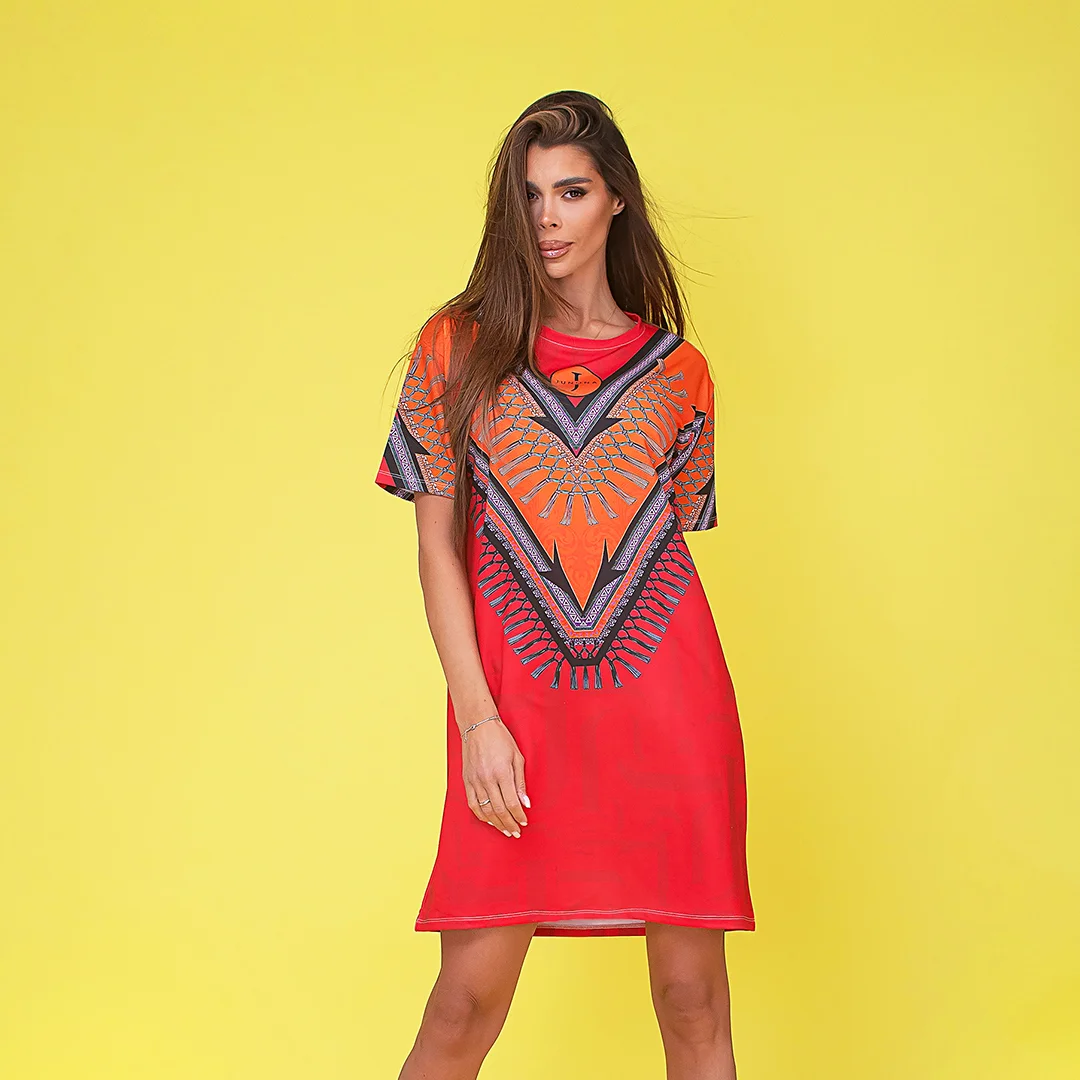 Рокля с контрастен принт