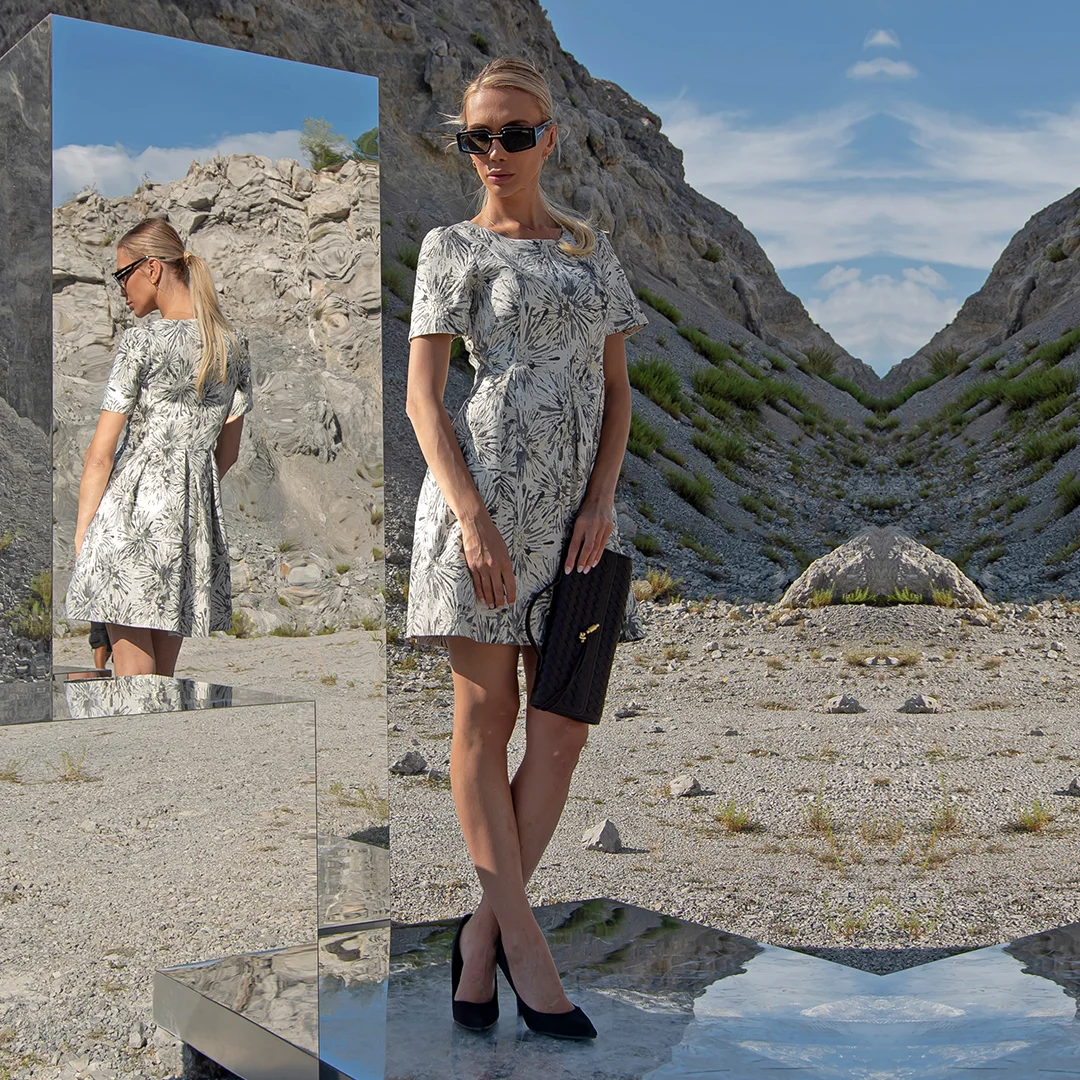 Рокля от релефен жакард