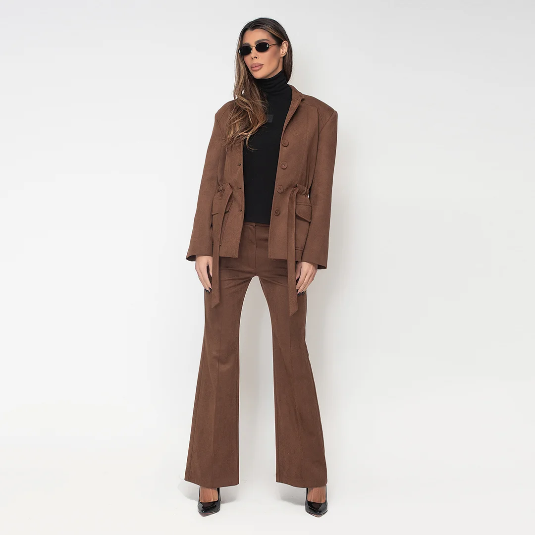 Панталон с разкроени крачоли