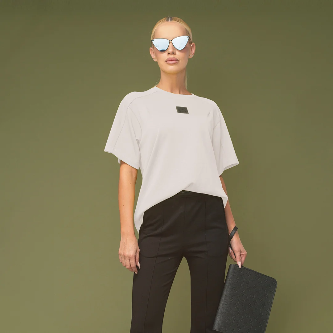 Оувърсайз тениска с гумирано лого Junona